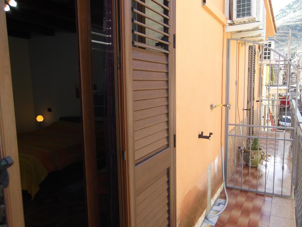 Zu Pippinu Apartment Castellammare del Golfo Ruang foto