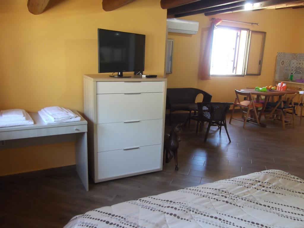 Zu Pippinu Apartment Castellammare del Golfo Bagian luar foto
